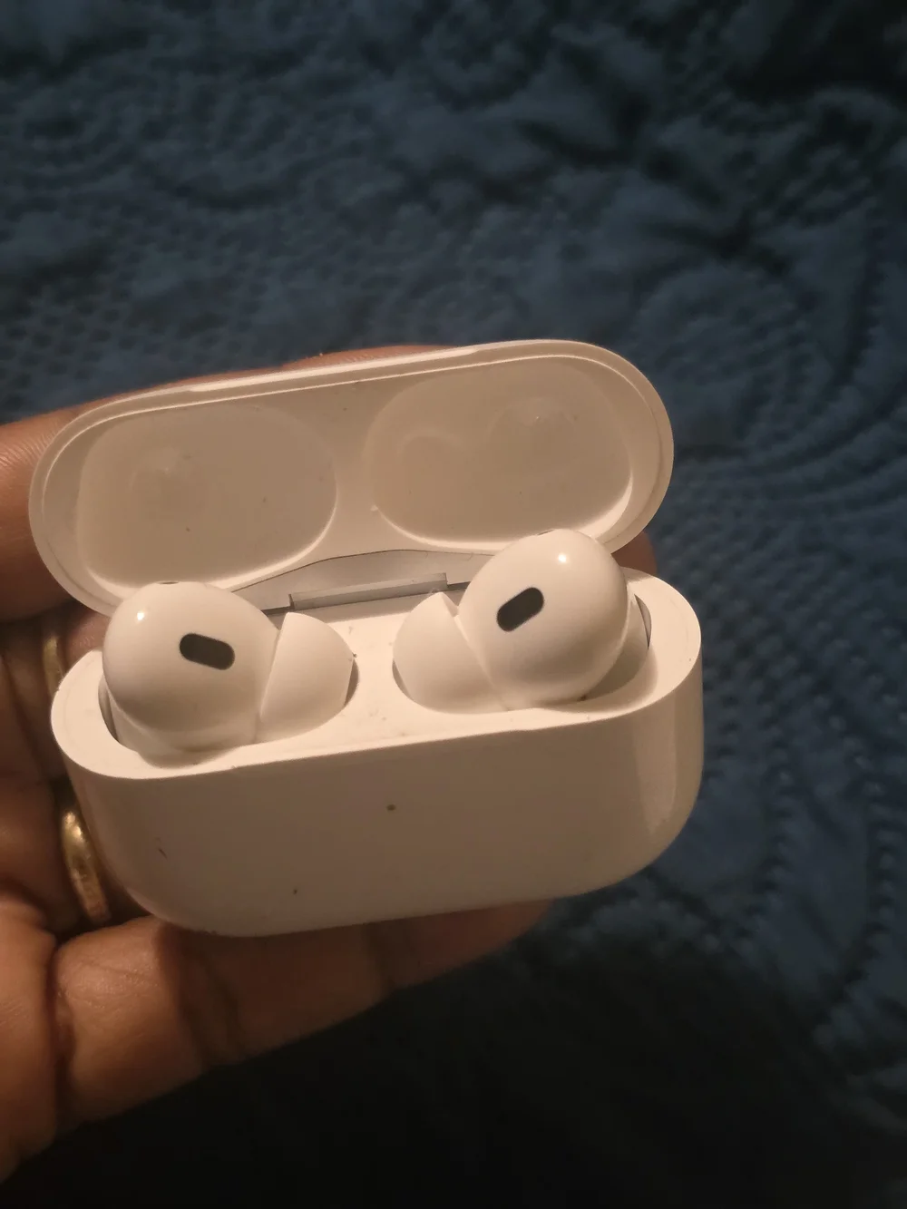 Wireless True Earbuds in White with Charging Case